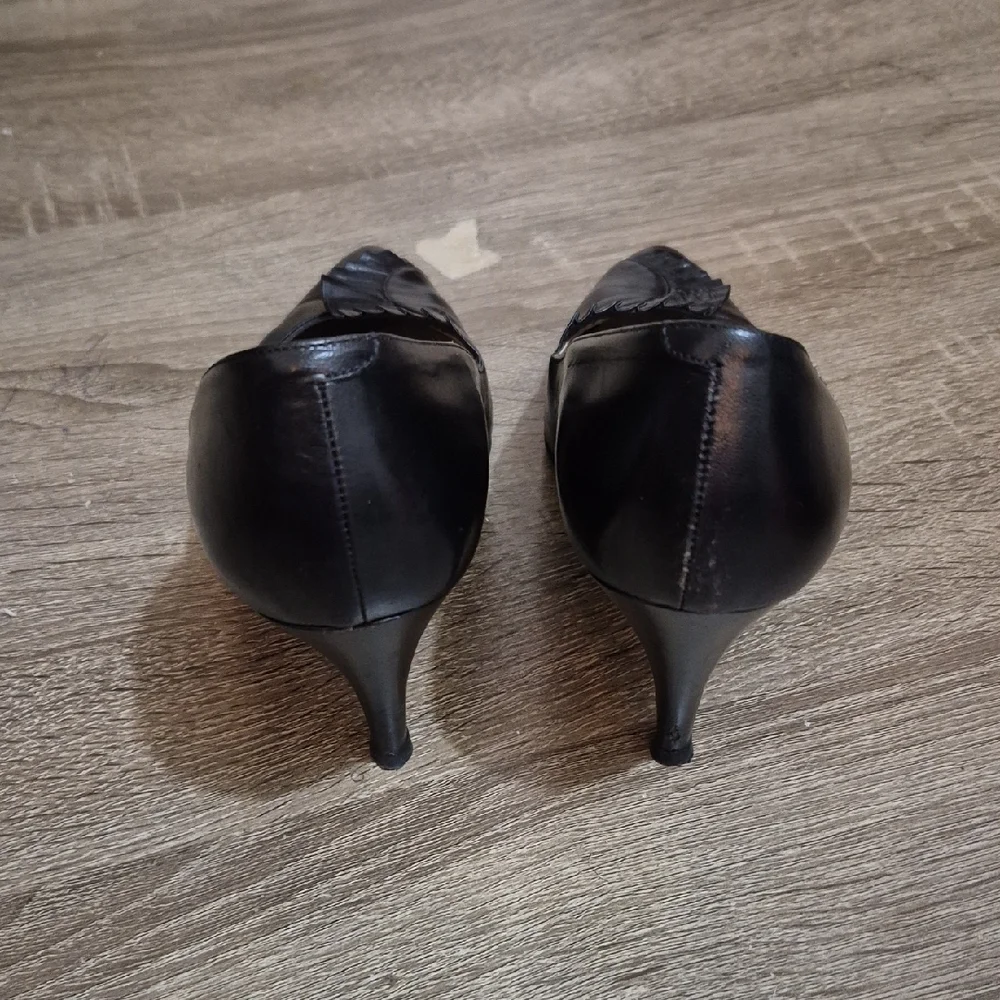 Andrew Geller Black Leather Heels - Picture 2 of 8